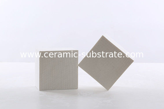 SiO2 Thin Ceramic Honeycomb , Al2O3 Catalyst Support / Carrier