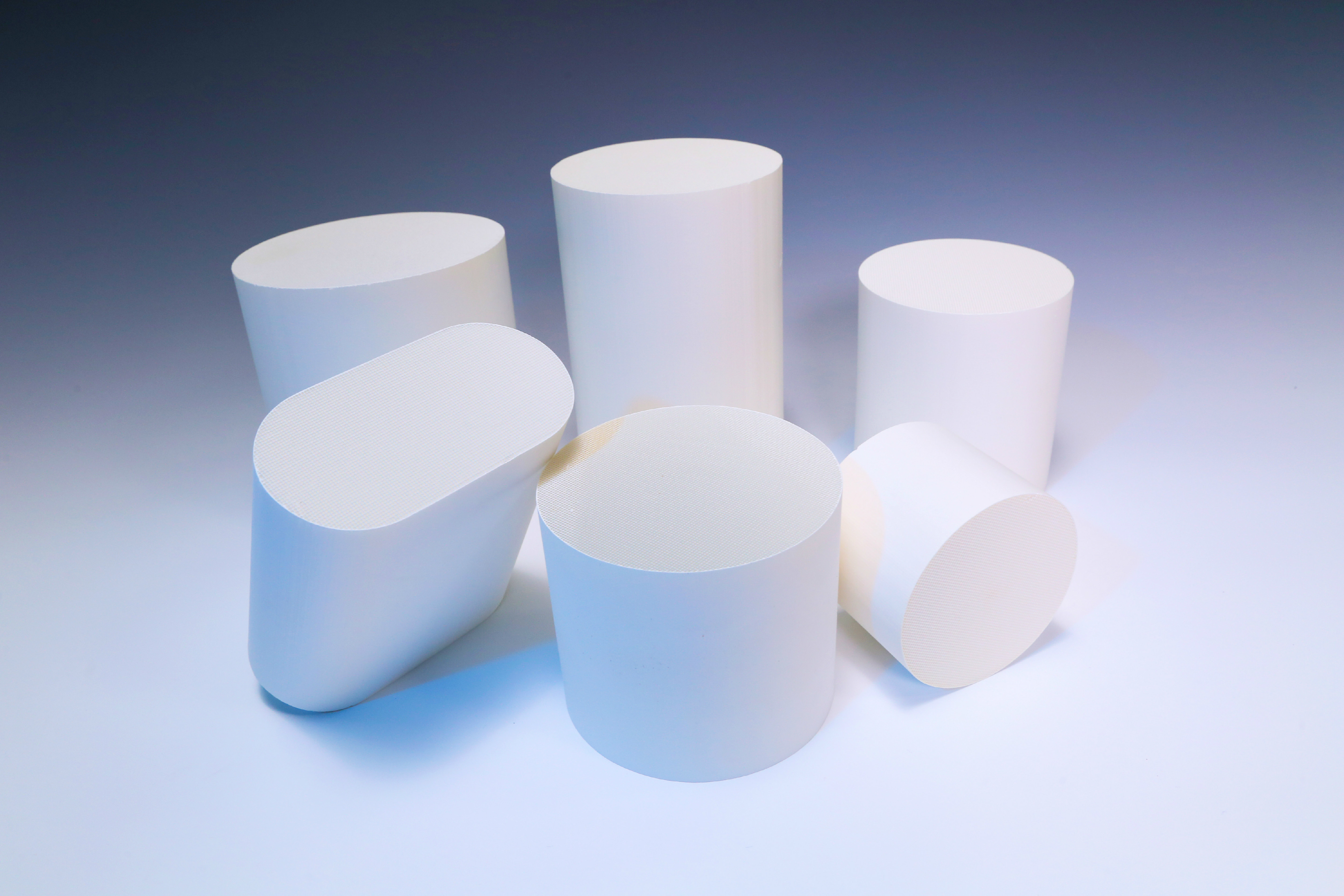 White Alumina Ceramic Substrate round For Selective Catalytic Reduction
